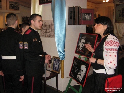 Открыта патриотическая выставка картин художницы Леси Тищенко