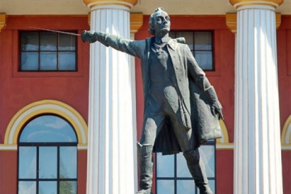 Памятник Александру Васильевичу Суворову был есть и будет!